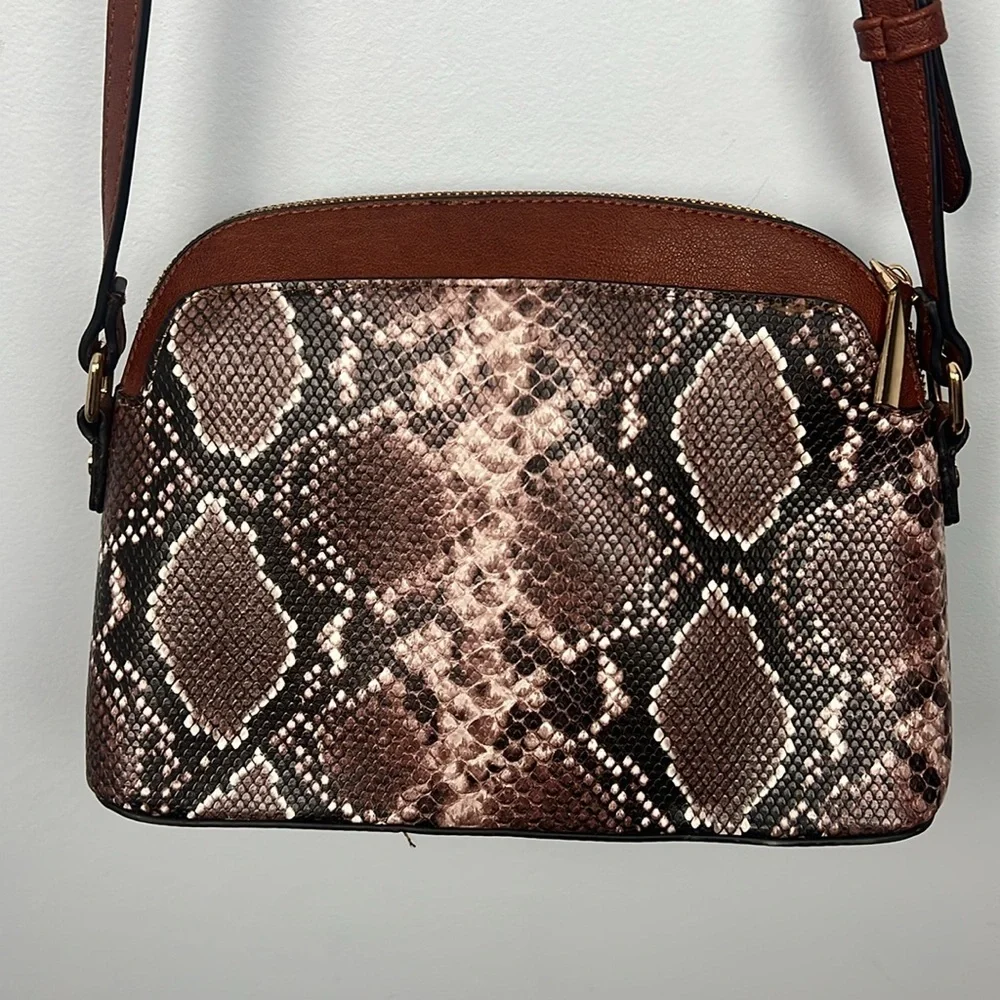 Elegant Snakeskin Crossbody Bag in Brown and Cream